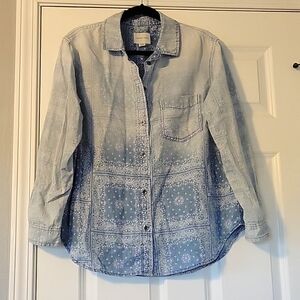 American Eagle Paisley Ombre Button Down